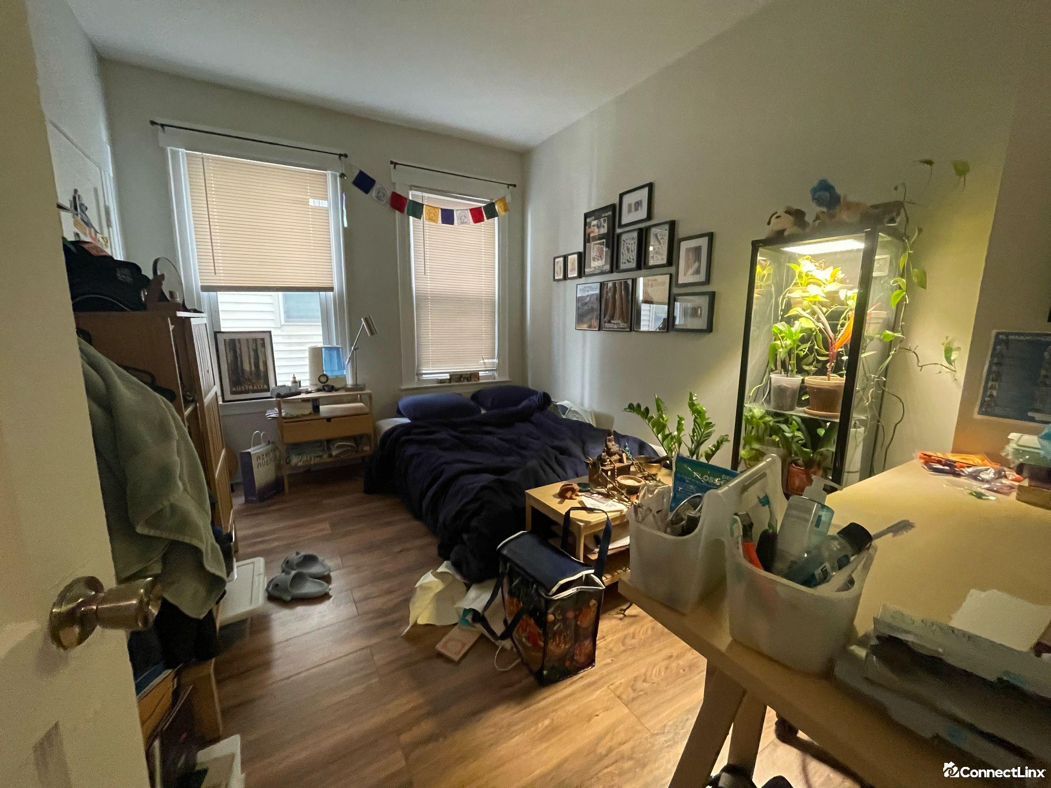 Photo 3 of 3 bed apartment in New Haven
