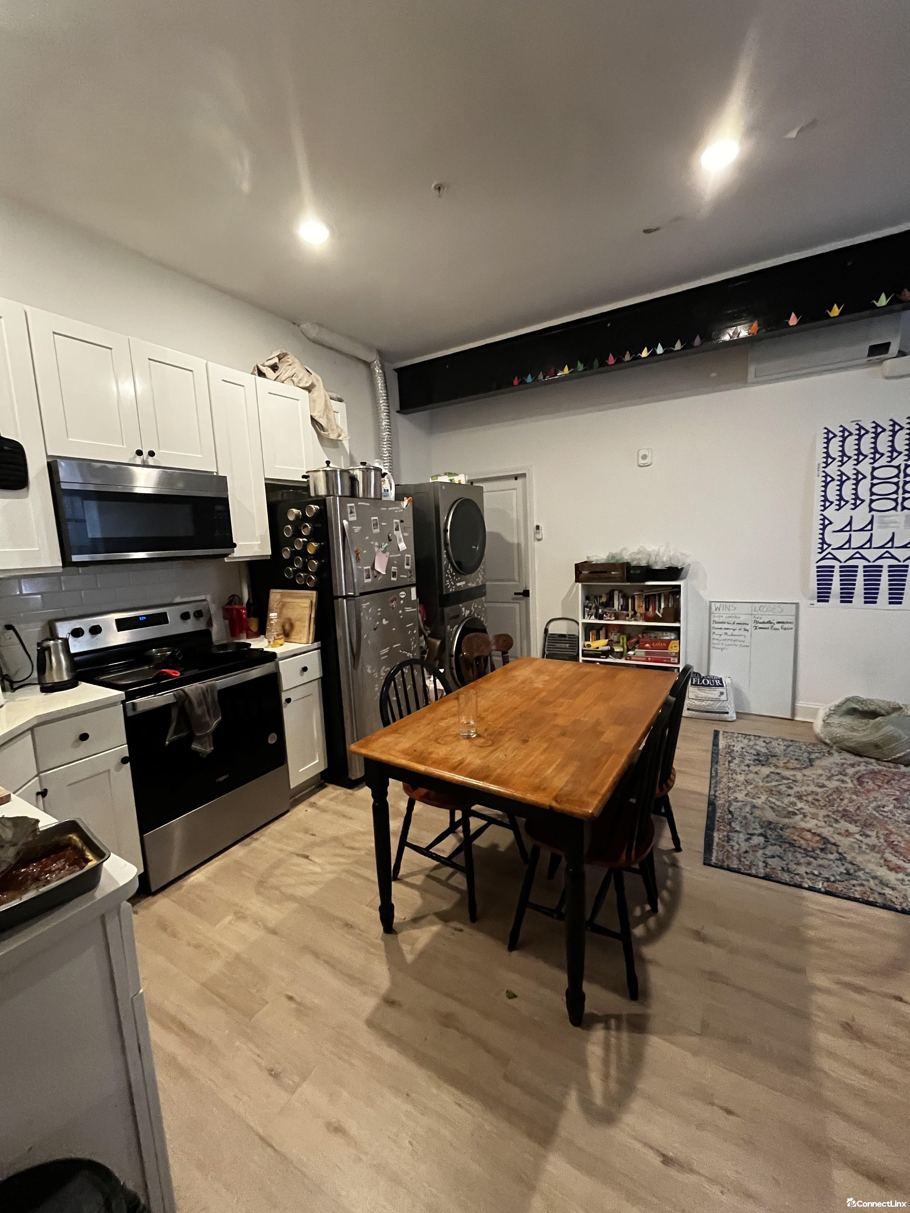 Photo 6 of 3 bed apartment in New Haven