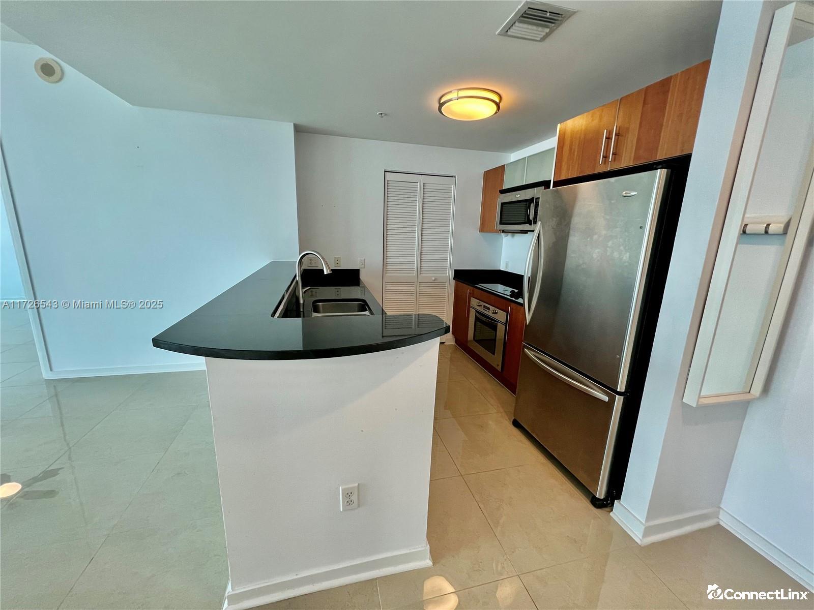 Photo 4 of 2 bed condo in Miami