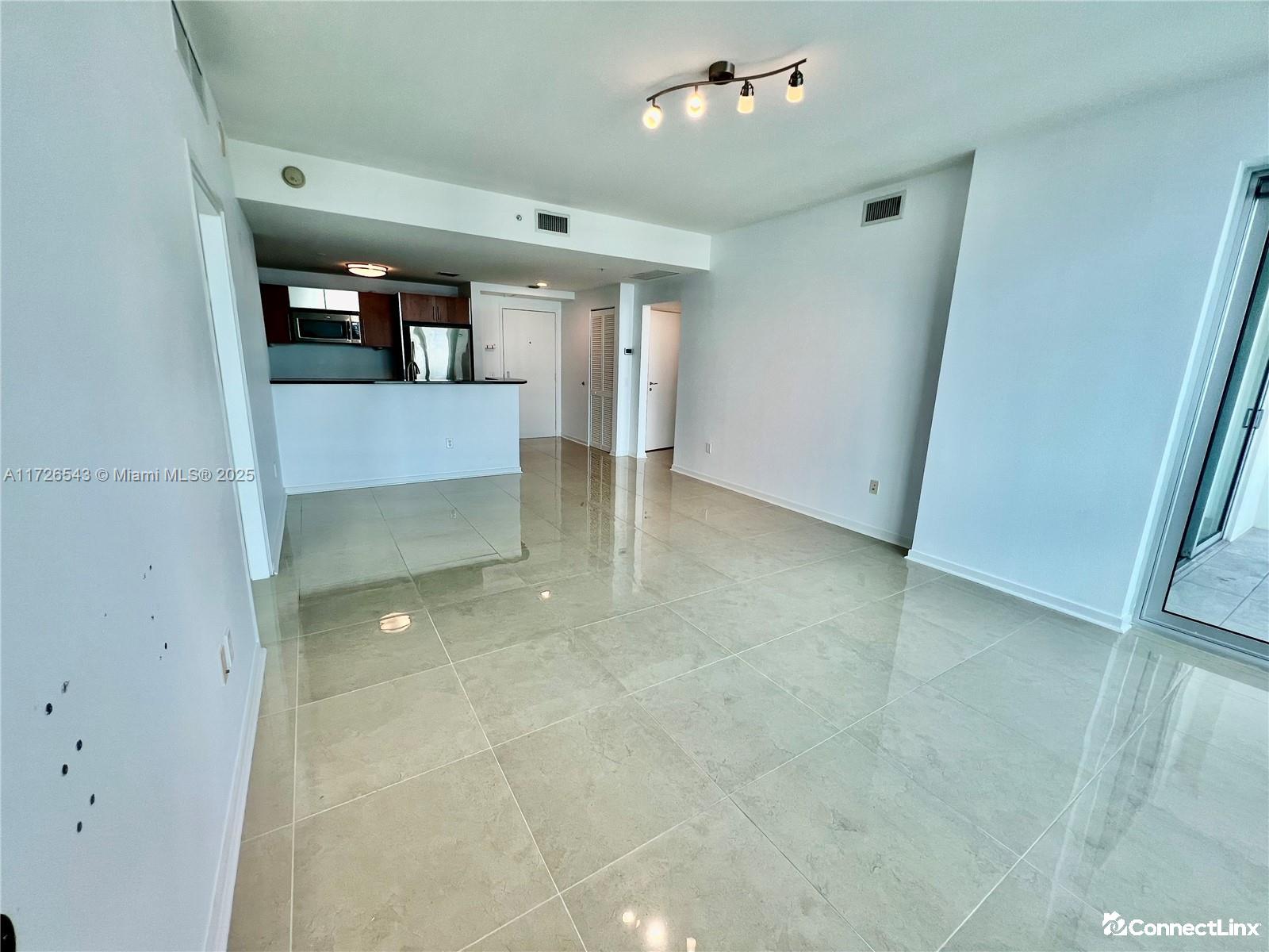 Photo 3 of 2 bed condo in Miami