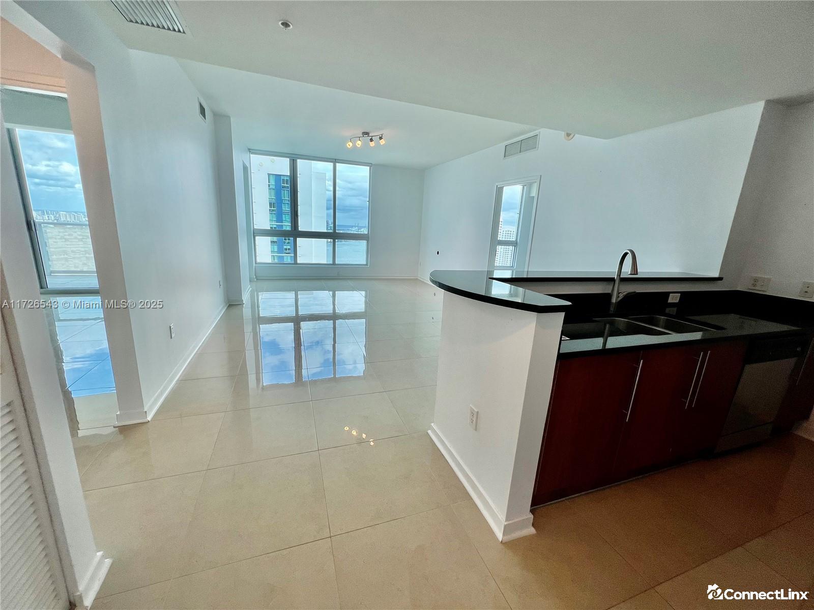 Photo 6 of 2 bed condo in Miami