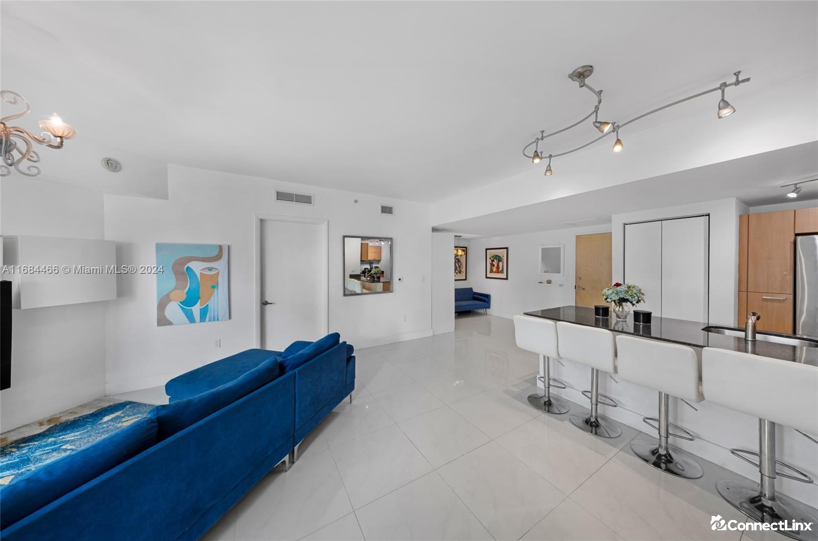 Photo 5 of 2 bed condo in Miami