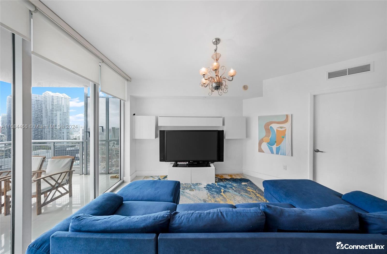 Photo 3 of 2 bed condo in Miami