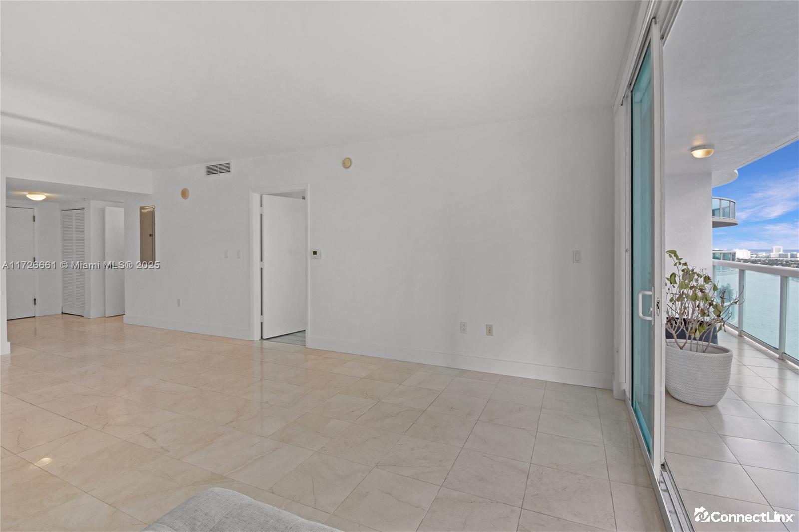 Photo 3 of 2 bed condo in Miami