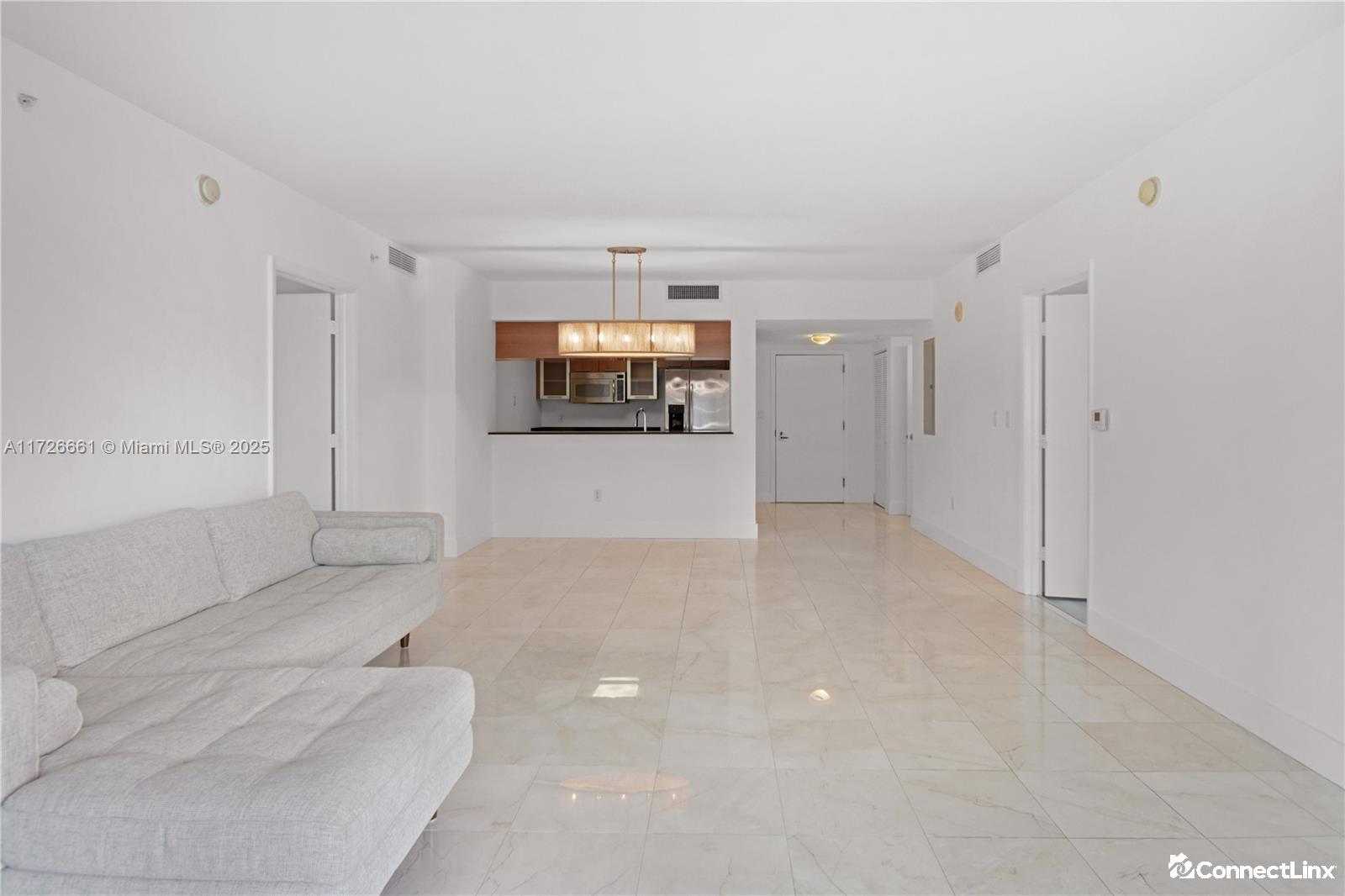 Photo 4 of 2 bed condo in Miami