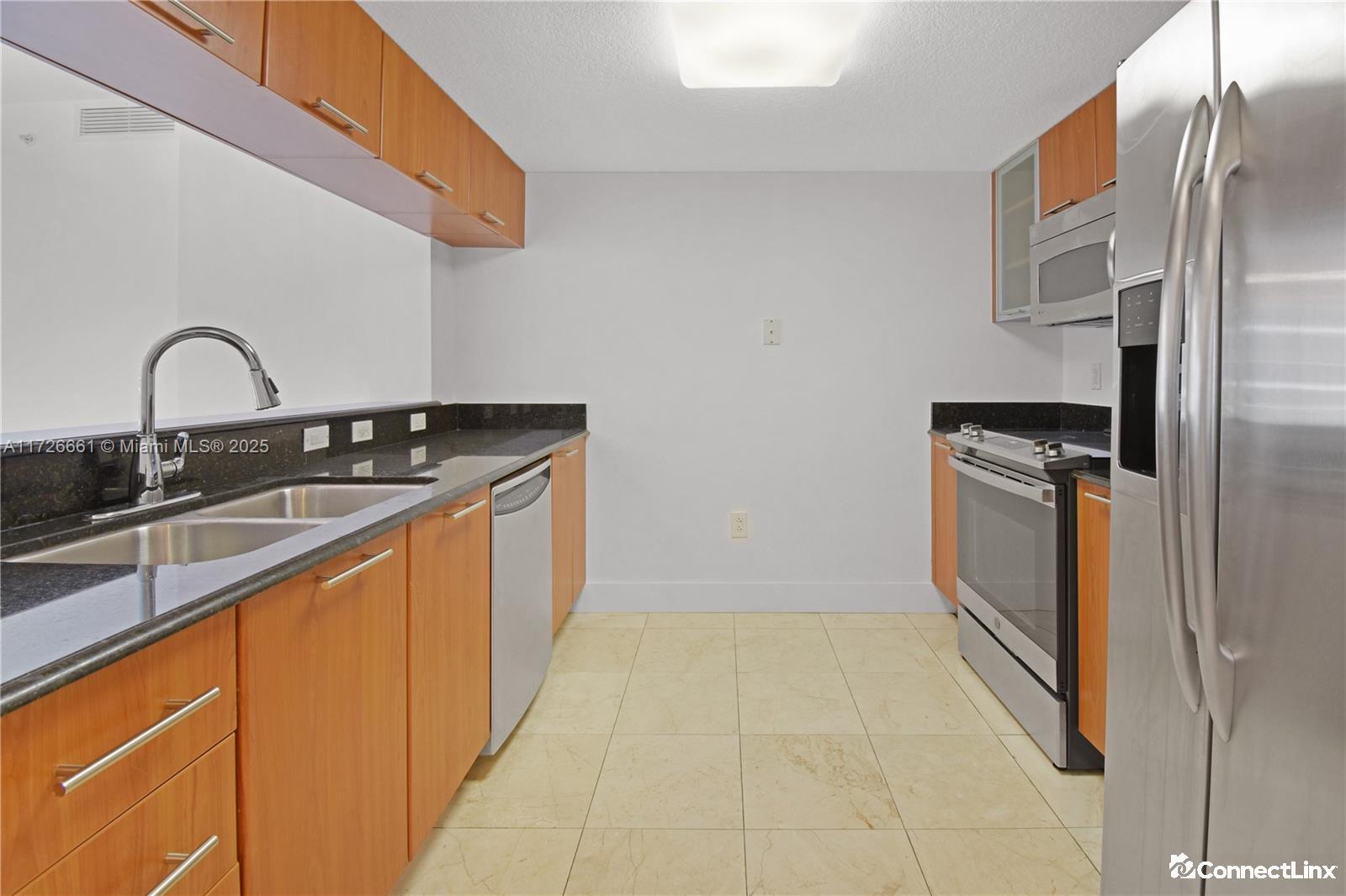 Photo 5 of 2 bed condo in Miami