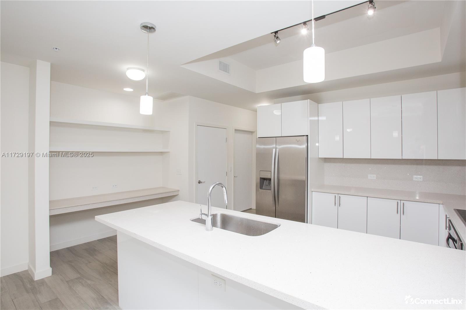 Photo 2 of 2 bed condo in Miami