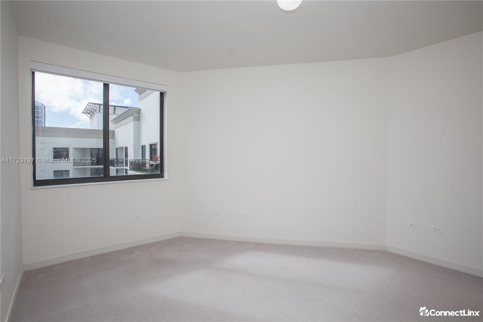 Photo 3 of 2 bed condo in Miami