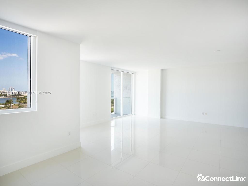 Photo 3 of 2 bed condo in Miami