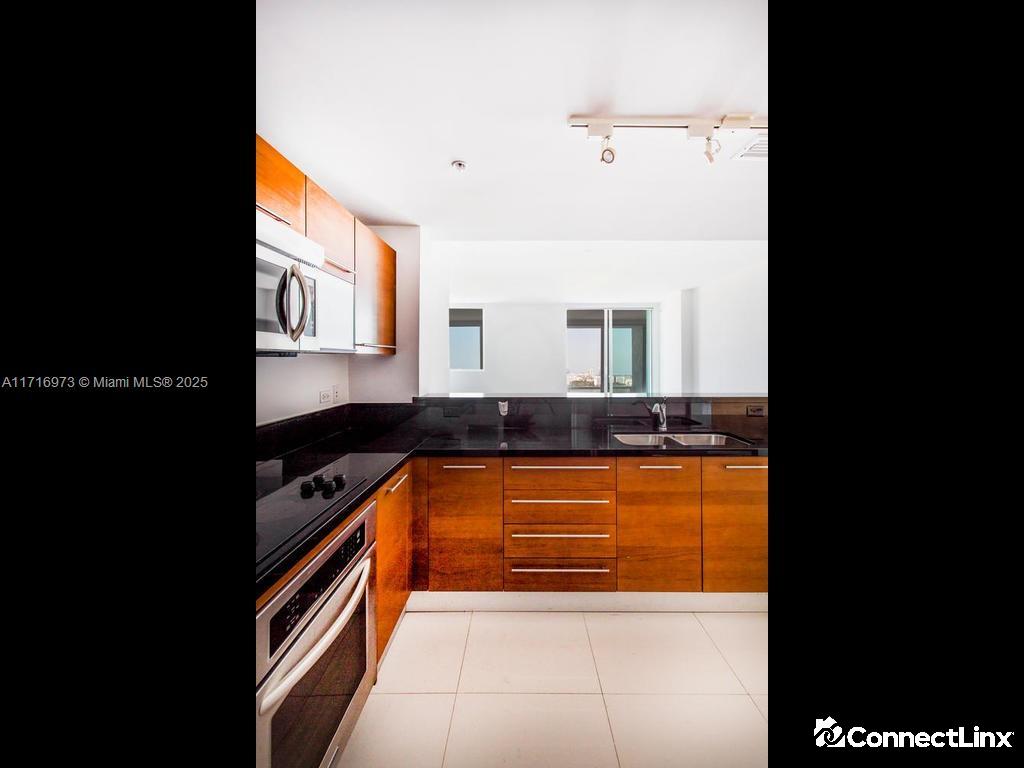 Photo 7 of 2 bed condo in Miami