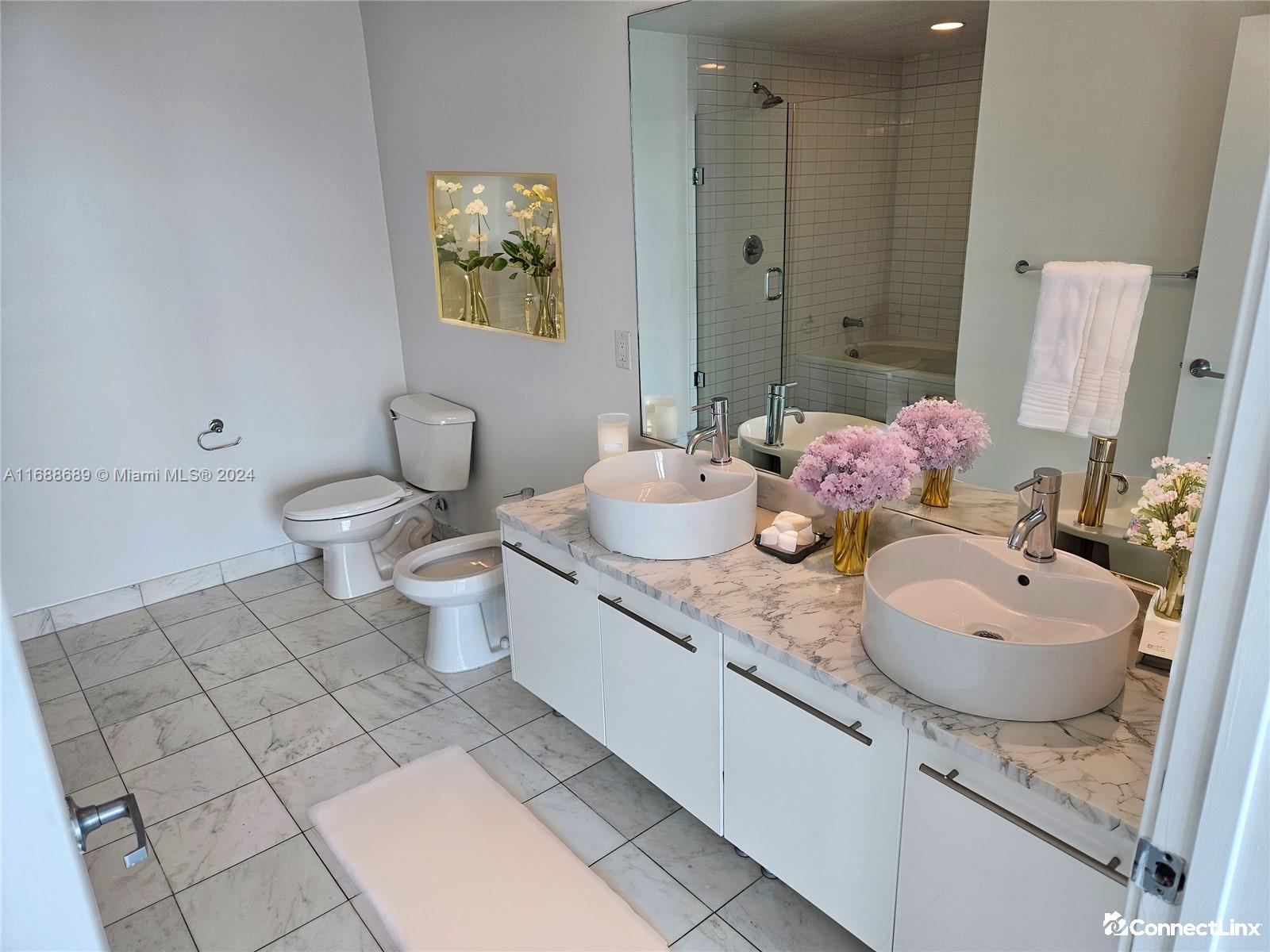 Photo 3 of 2 bed condo in Miami