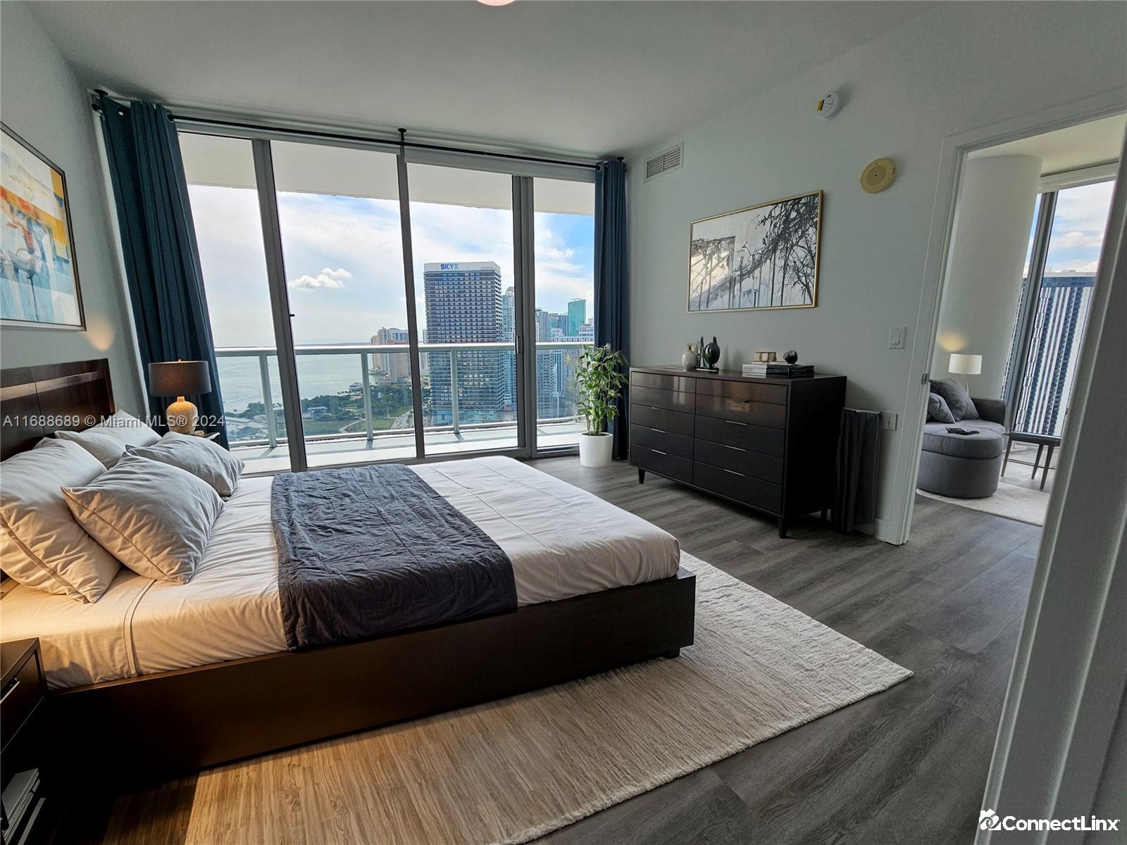 Photo 4 of 2 bed condo in Miami