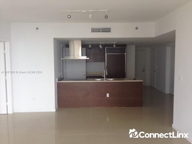 Photo 4 of 2 bed condo in Miami