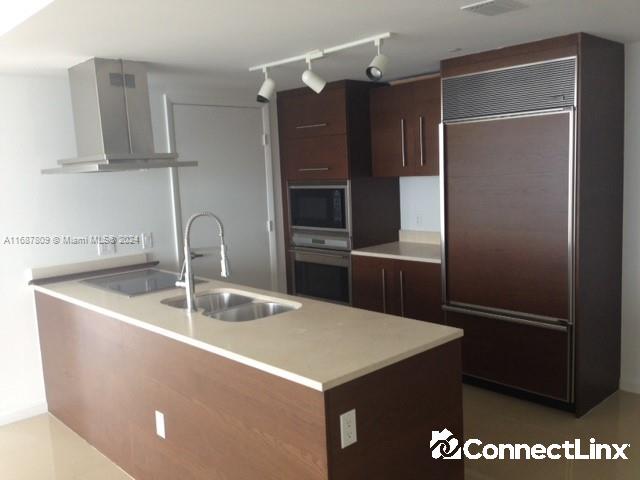 Photo 3 of 2 bed condo in Miami