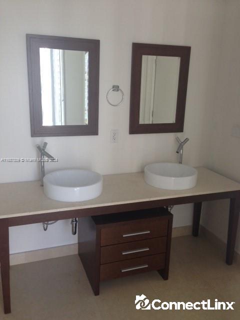 Photo 8 of 2 bed condo in Miami