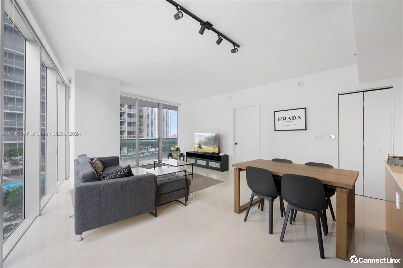 Photo 5 of 2 bed condo in Miami