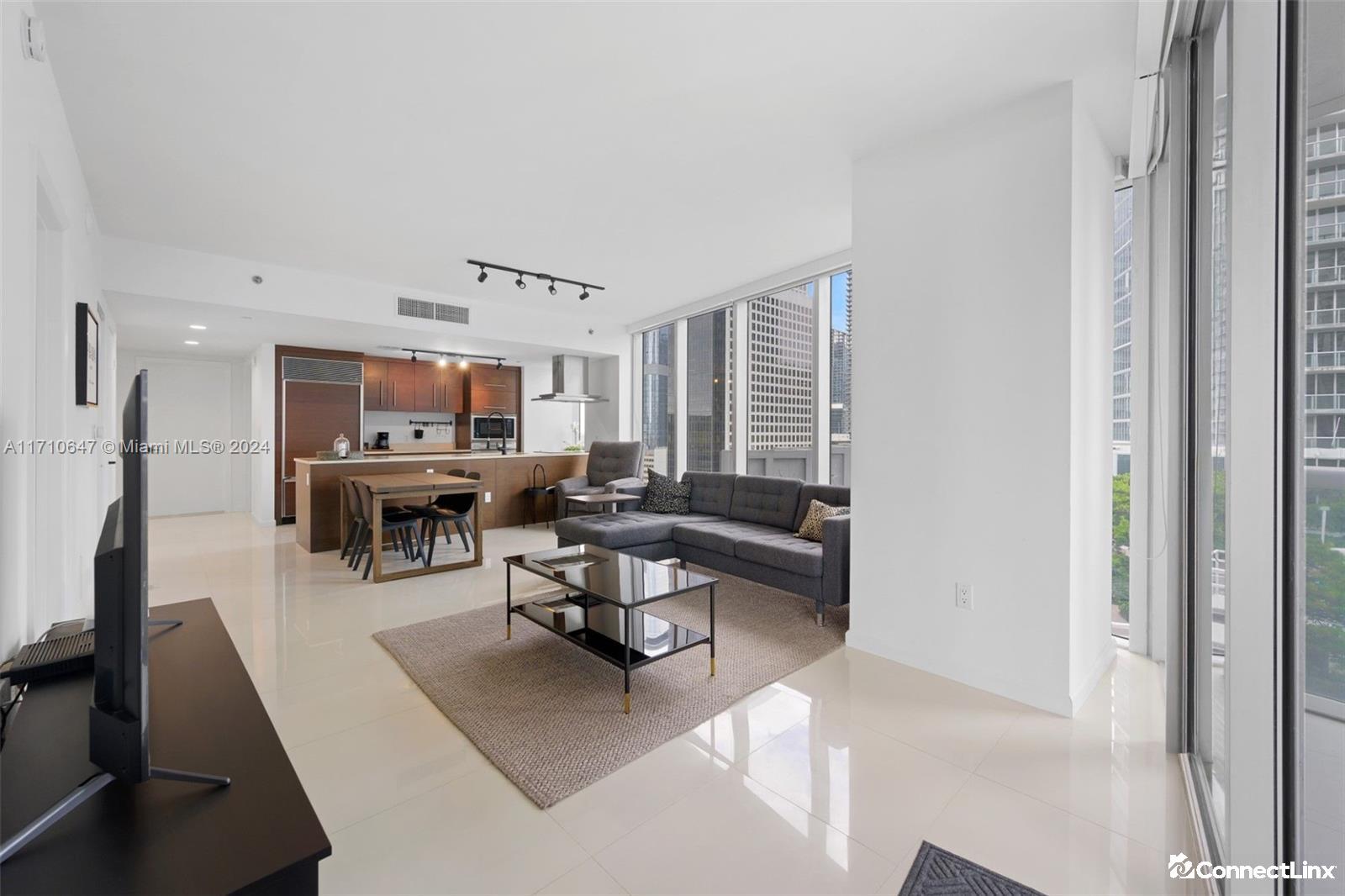 Photo 8 of 2 bed condo in Miami