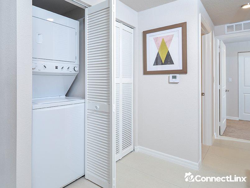 Photo 6 of 1 bed apartment in Doral