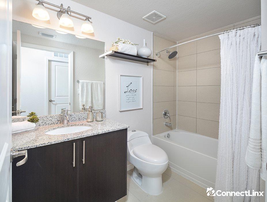Photo 3 of 1 bed apartment in Doral