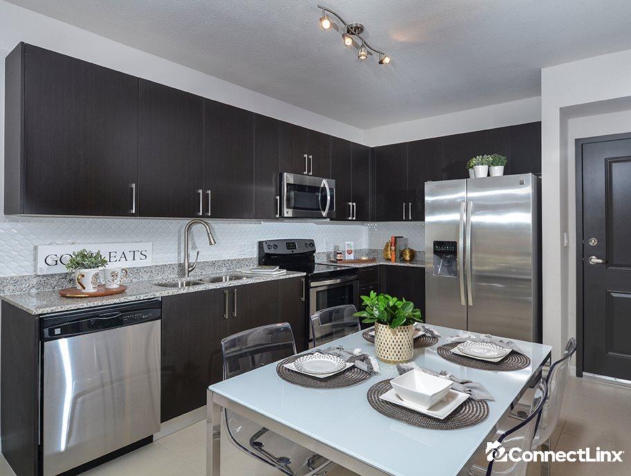 Photo 4 of 1 bed apartment in Doral