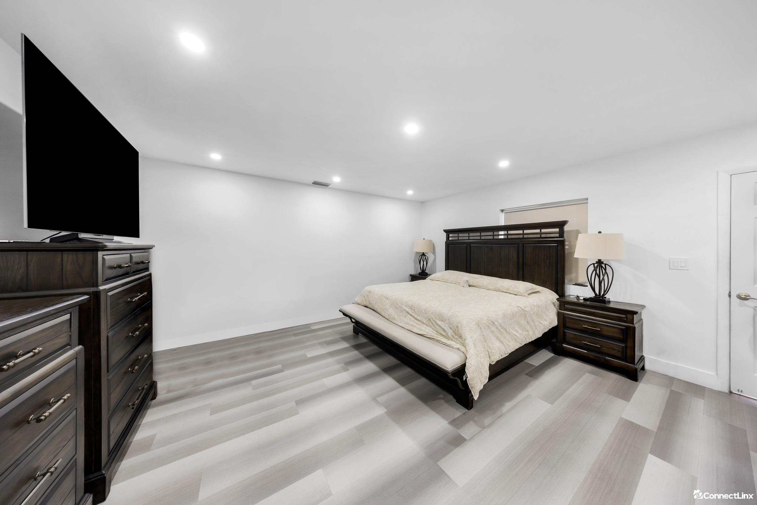 Photo 2 of 3 bed single family home in Hialeah