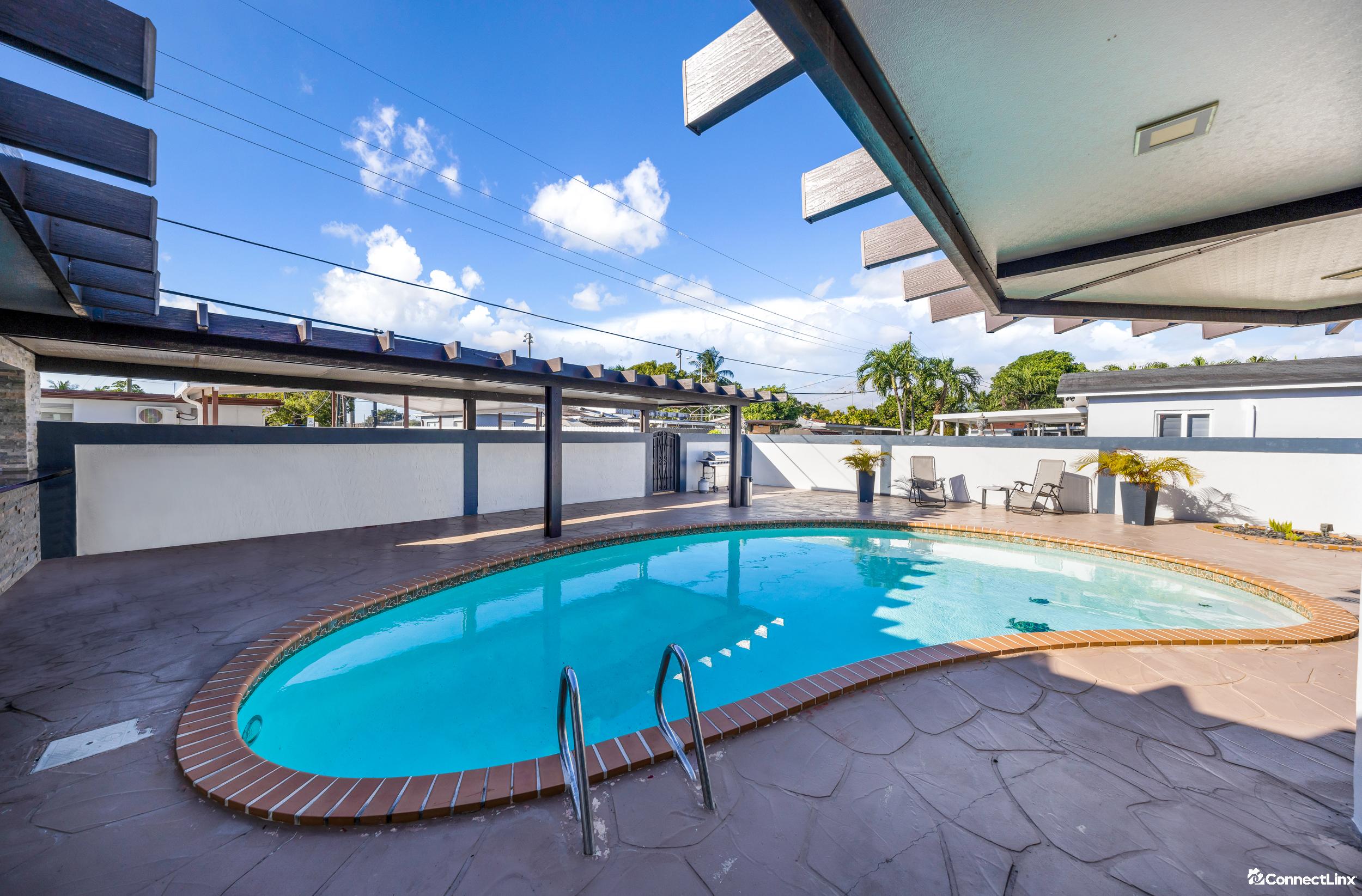Photo 5 of 3 bed single family home in Hialeah