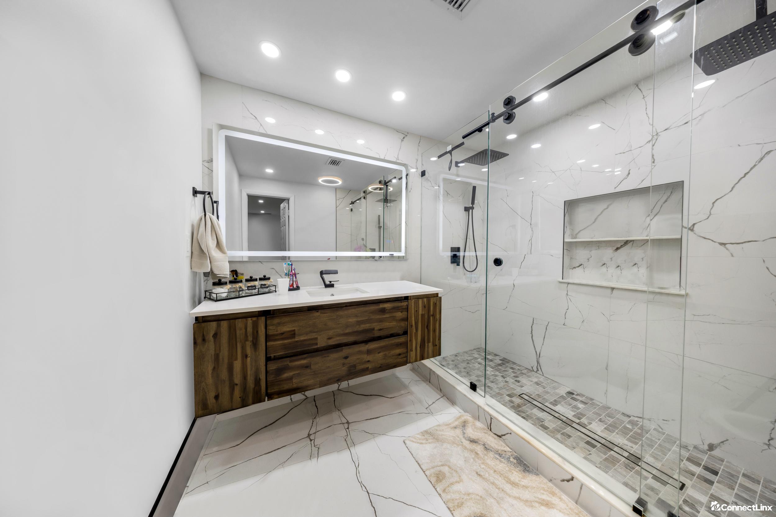 Photo 7 of 3 bed single family home in Hialeah
