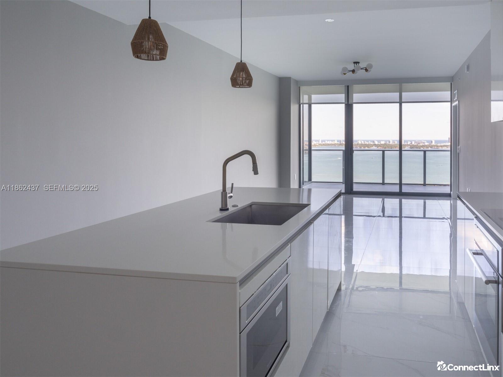 Photo 3 of 2 bed condo in Miami