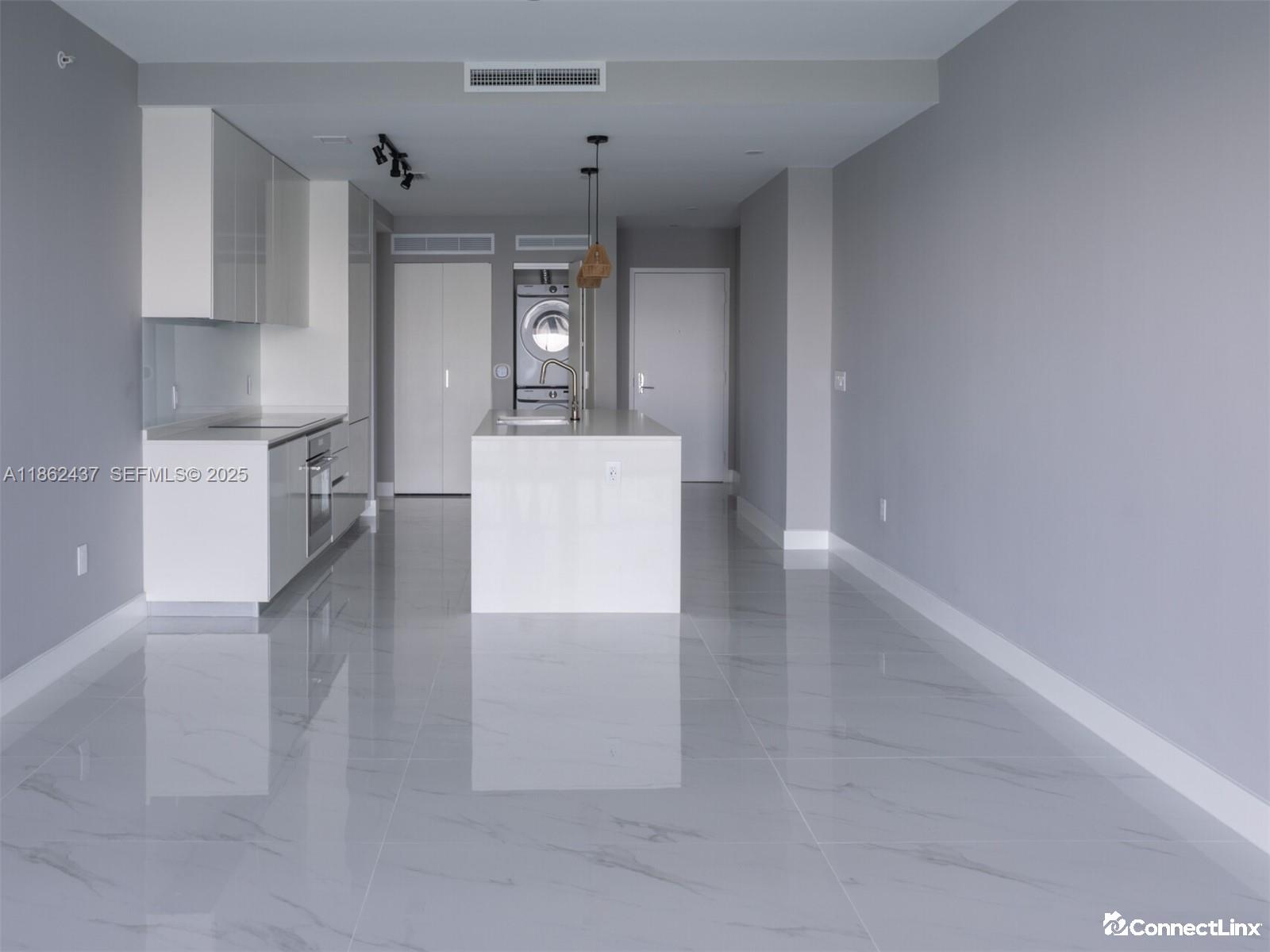 Photo 4 of 2 bed condo in Miami