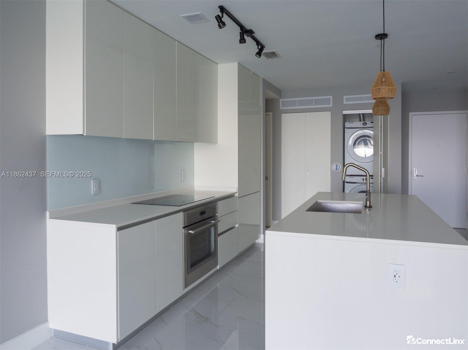 Photo 6 of 2 bed condo in Miami