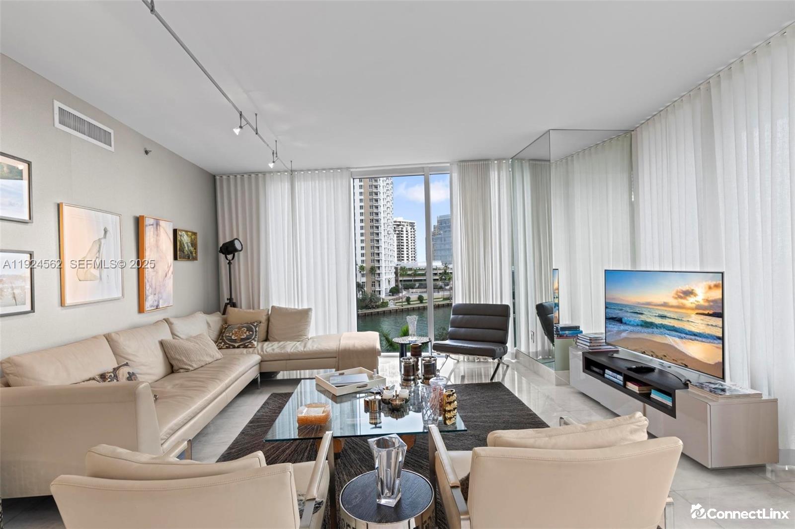 3 bed Condo in Miami