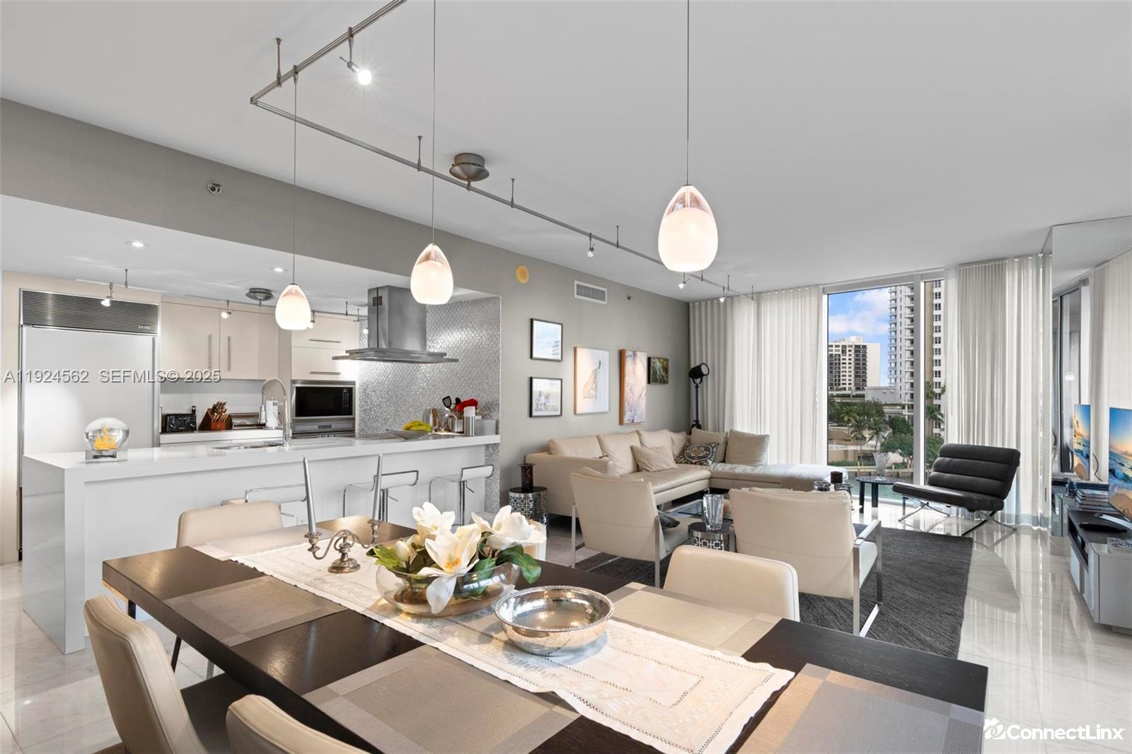 Photo 5 of 3 bed condo in Miami
