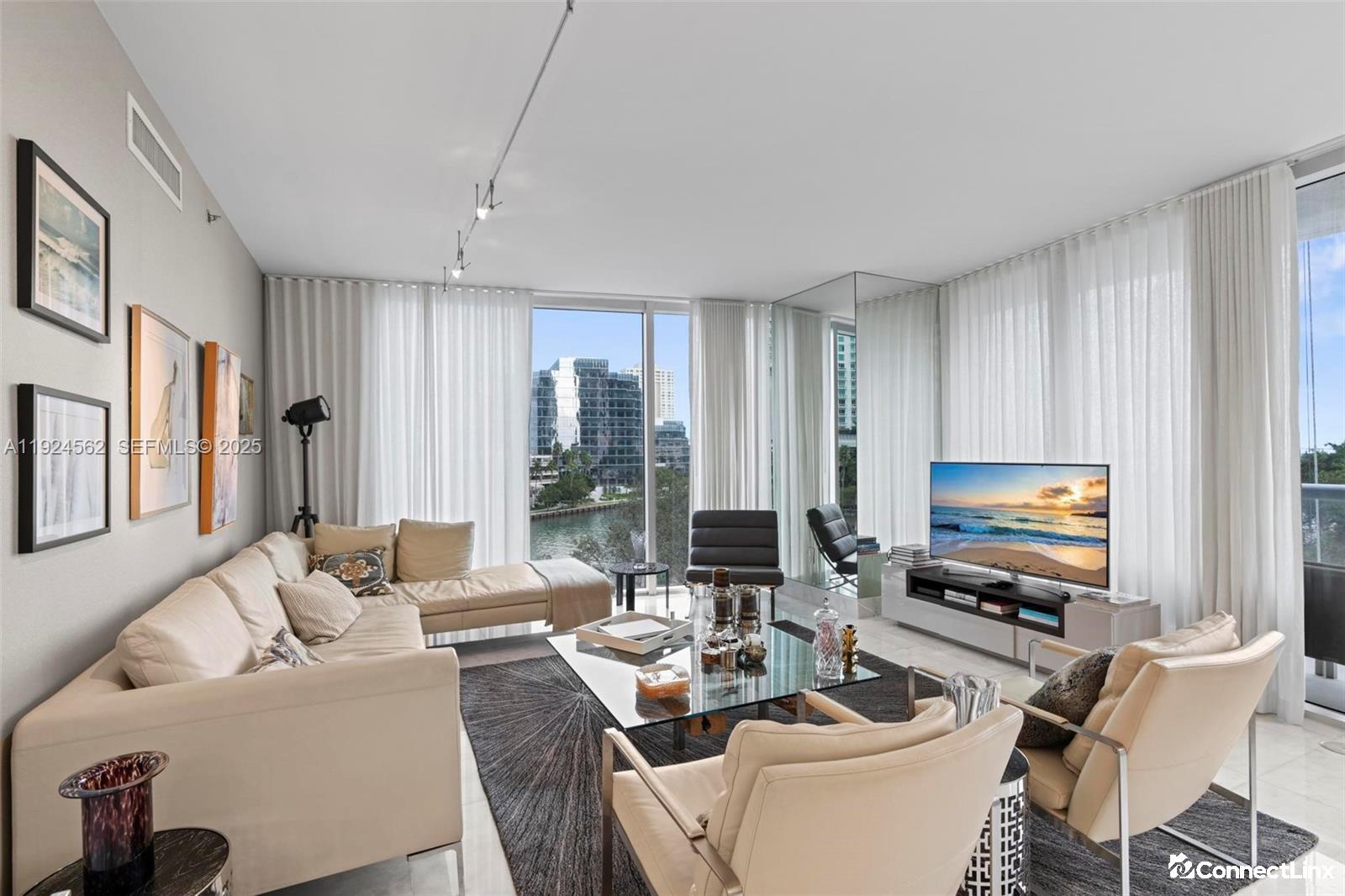 Photo 6 of 3 bed condo in Miami