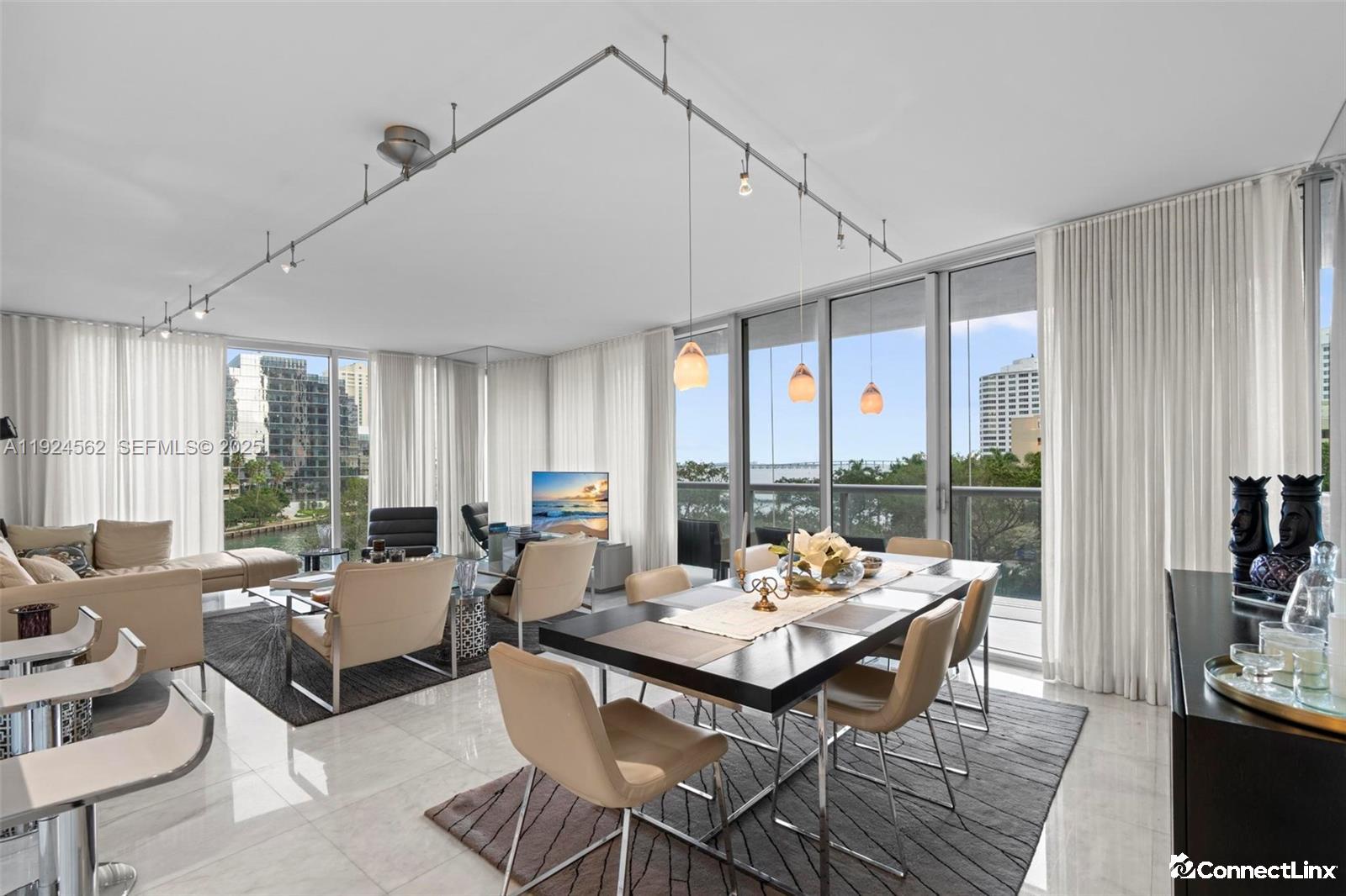 Photo 7 of 3 bed condo in Miami