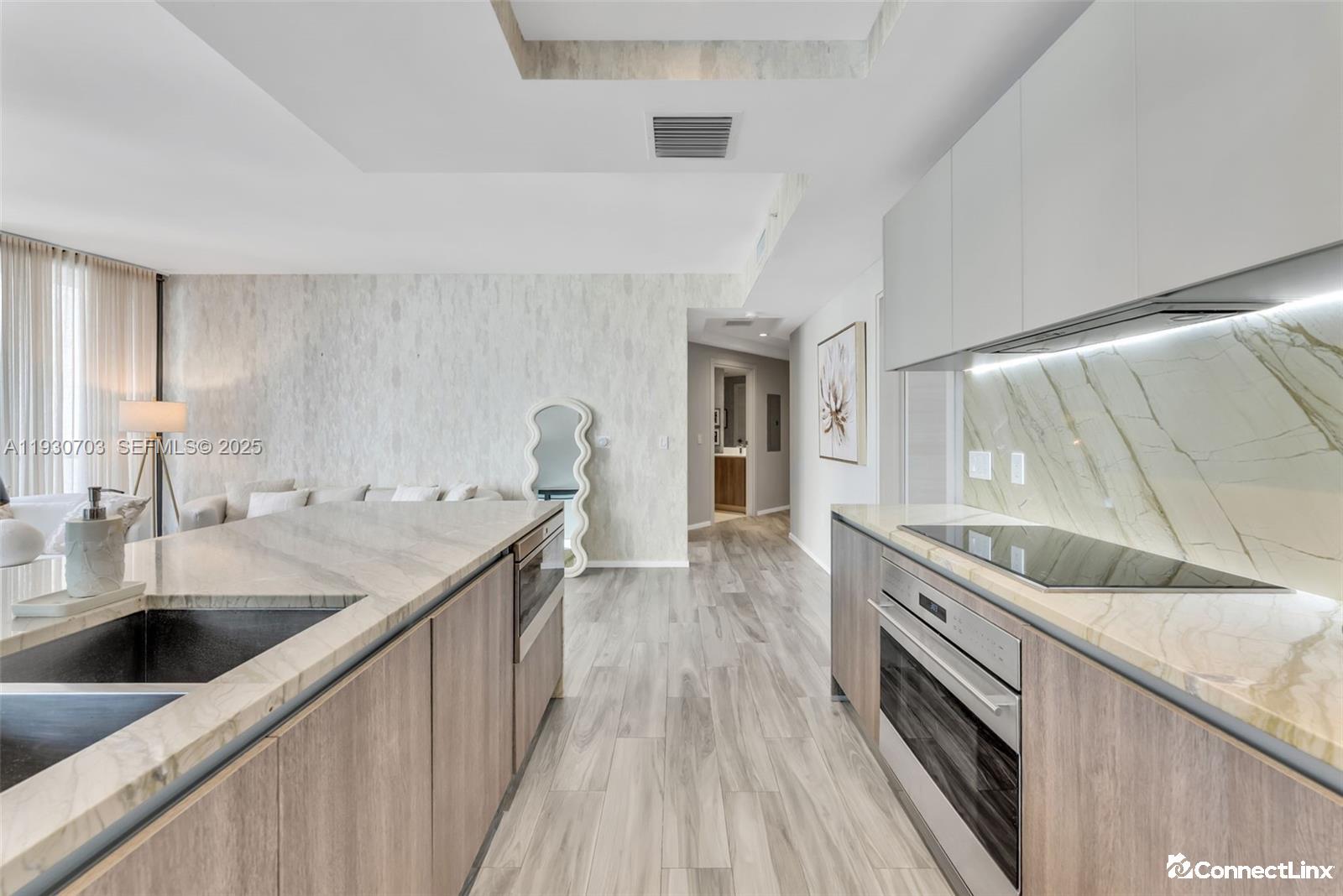 Photo 2 of 2 bed condo in Miami