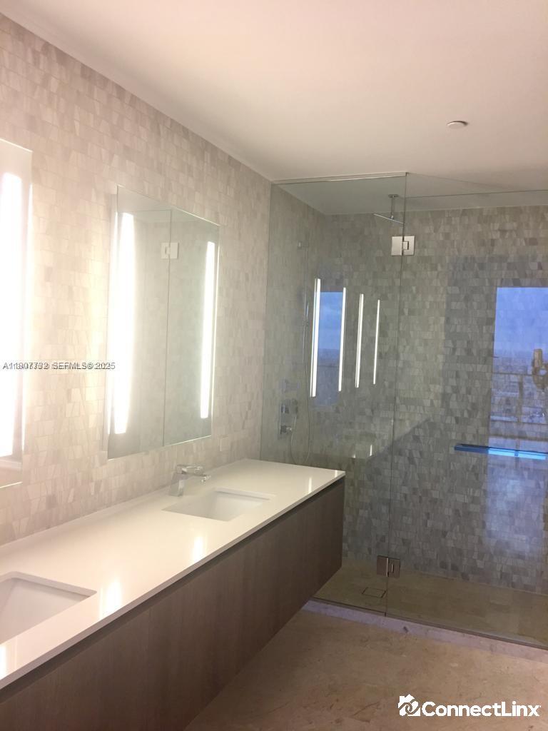 Photo 3 of 3 bed condo in Miami