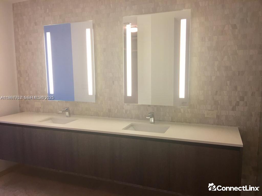 Photo 4 of 3 bed condo in Miami