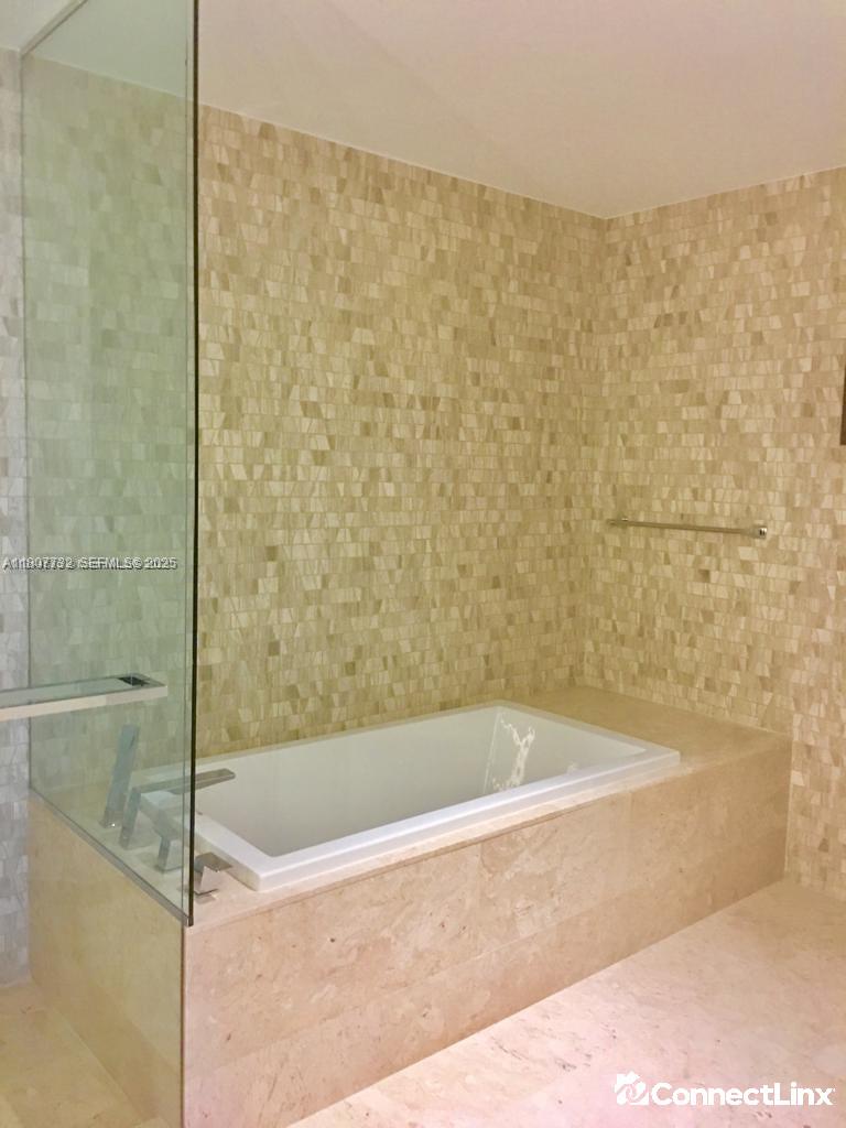 Photo 8 of 3 bed condo in Miami