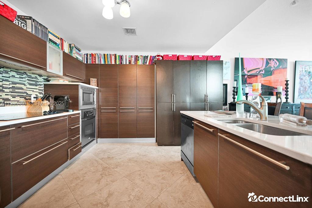 Photo 3 of 2 bed condo in Miami