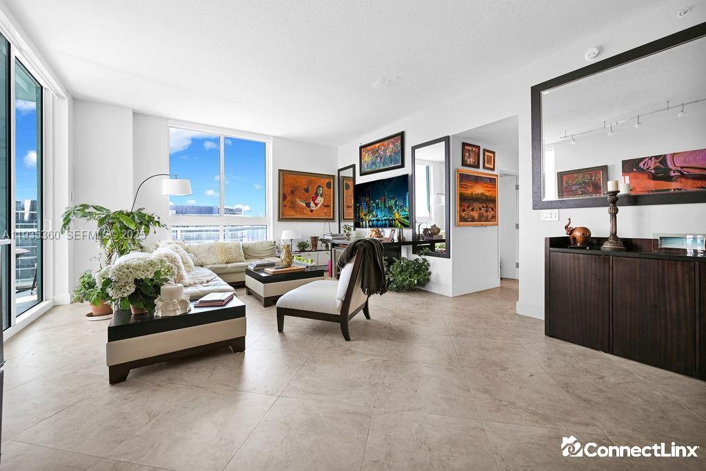 Photo 4 of 2 bed condo in Miami