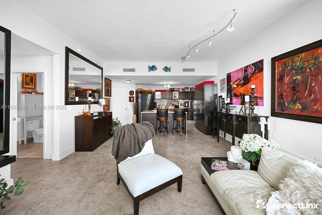 Photo 5 of 2 bed condo in Miami