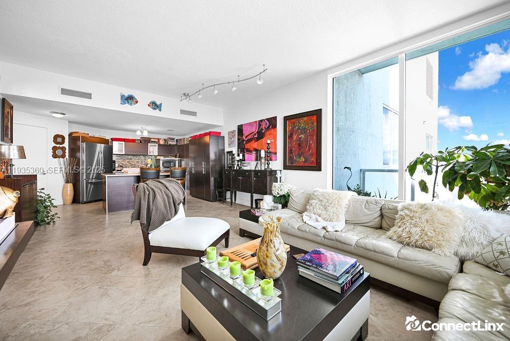 Photo 6 of 2 bed condo in Miami