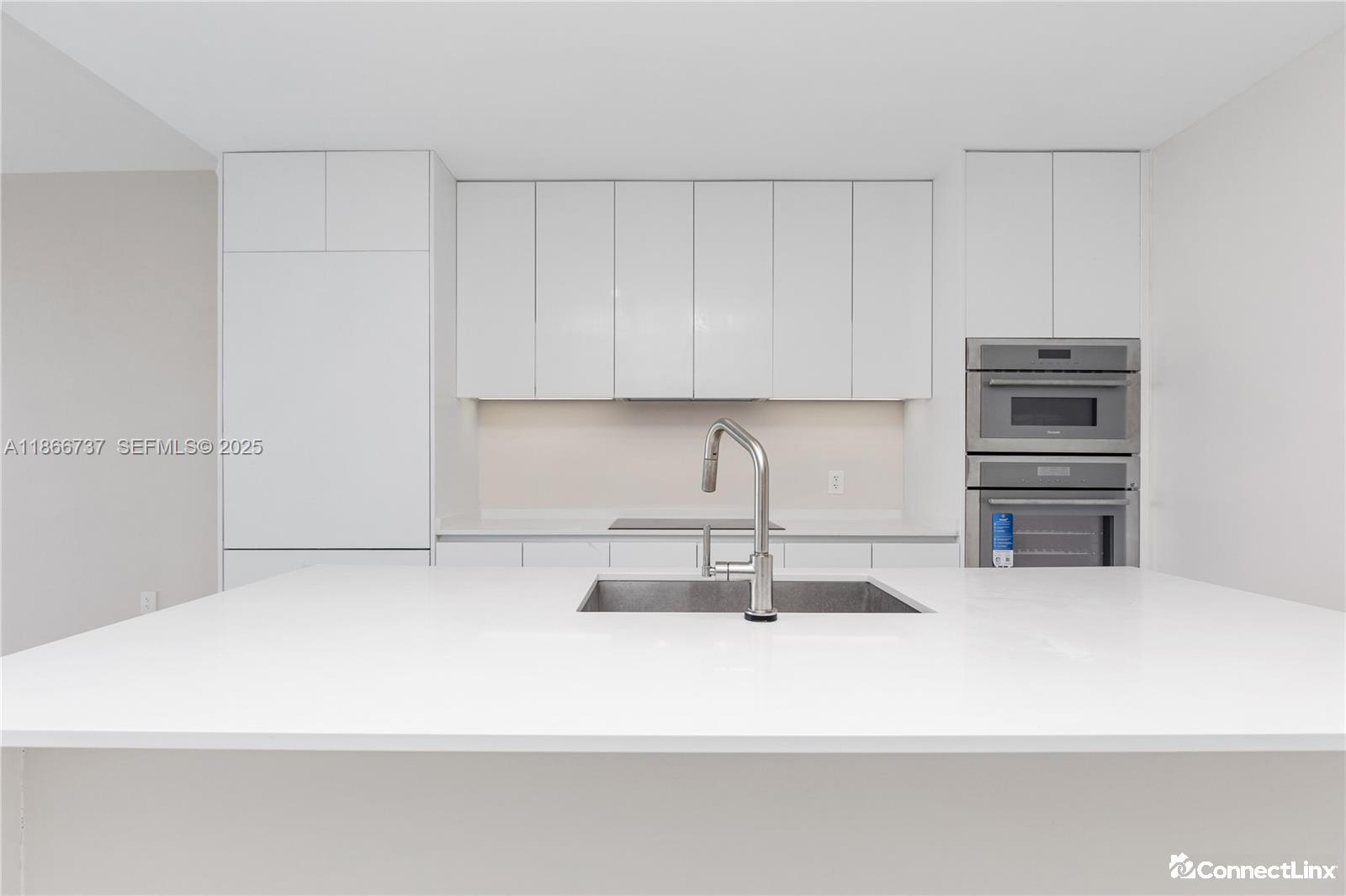Photo 3 of 3 bed condo in Miami