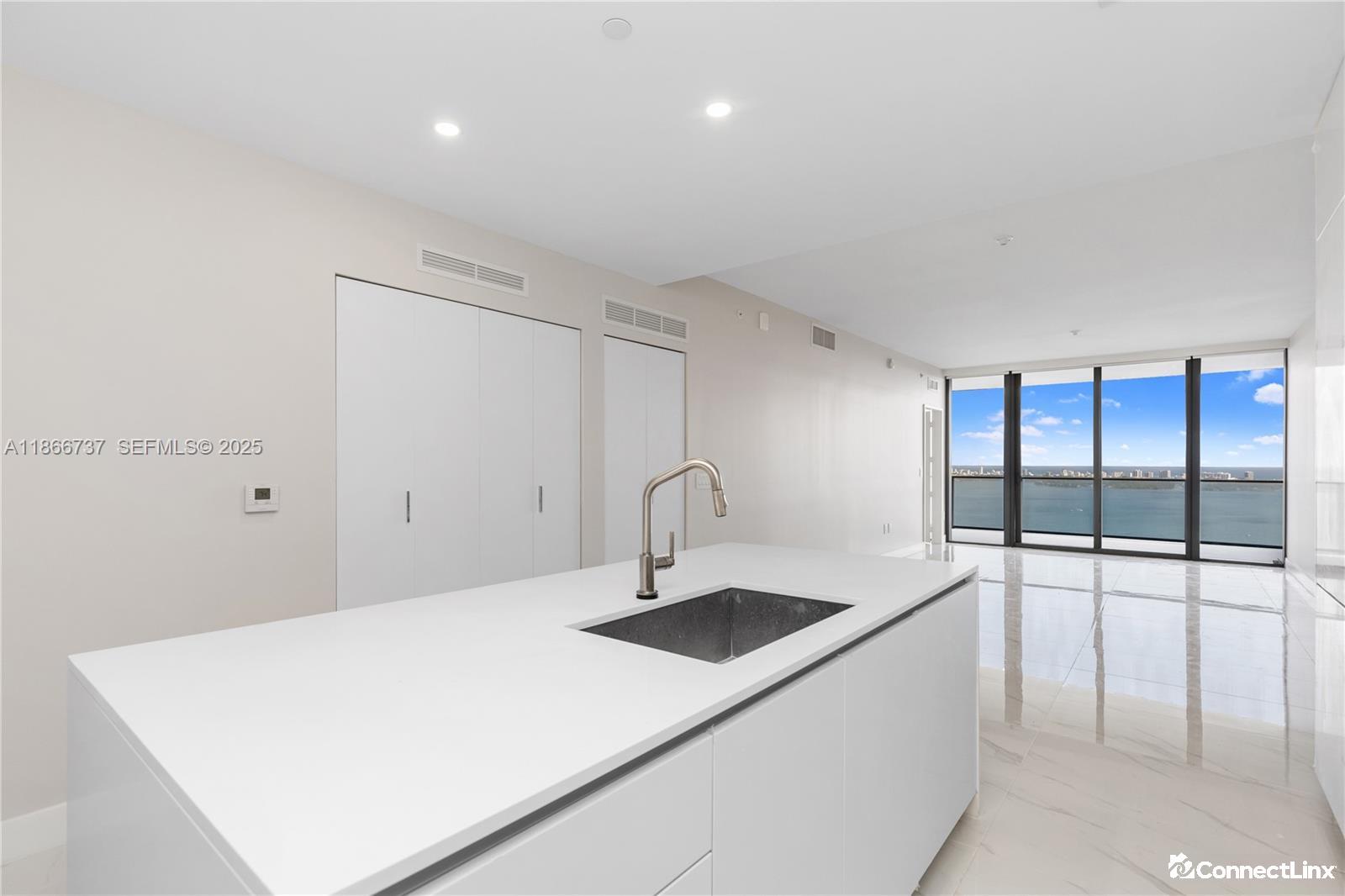 Photo 5 of 3 bed condo in Miami