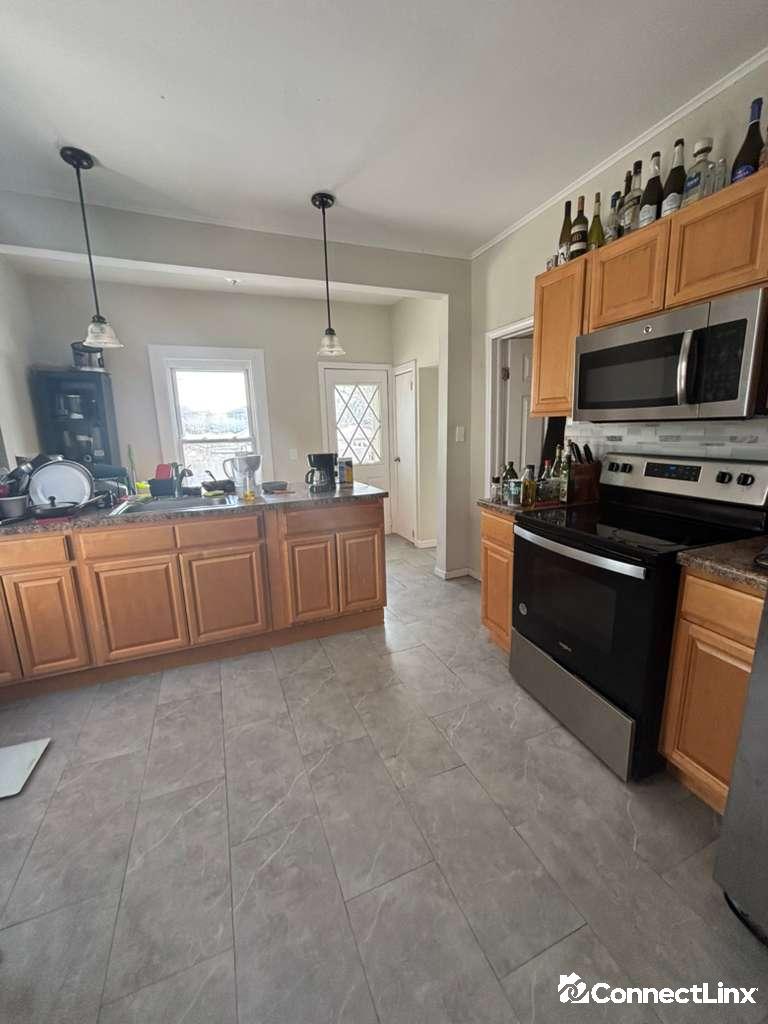 5 bed House in West Haven