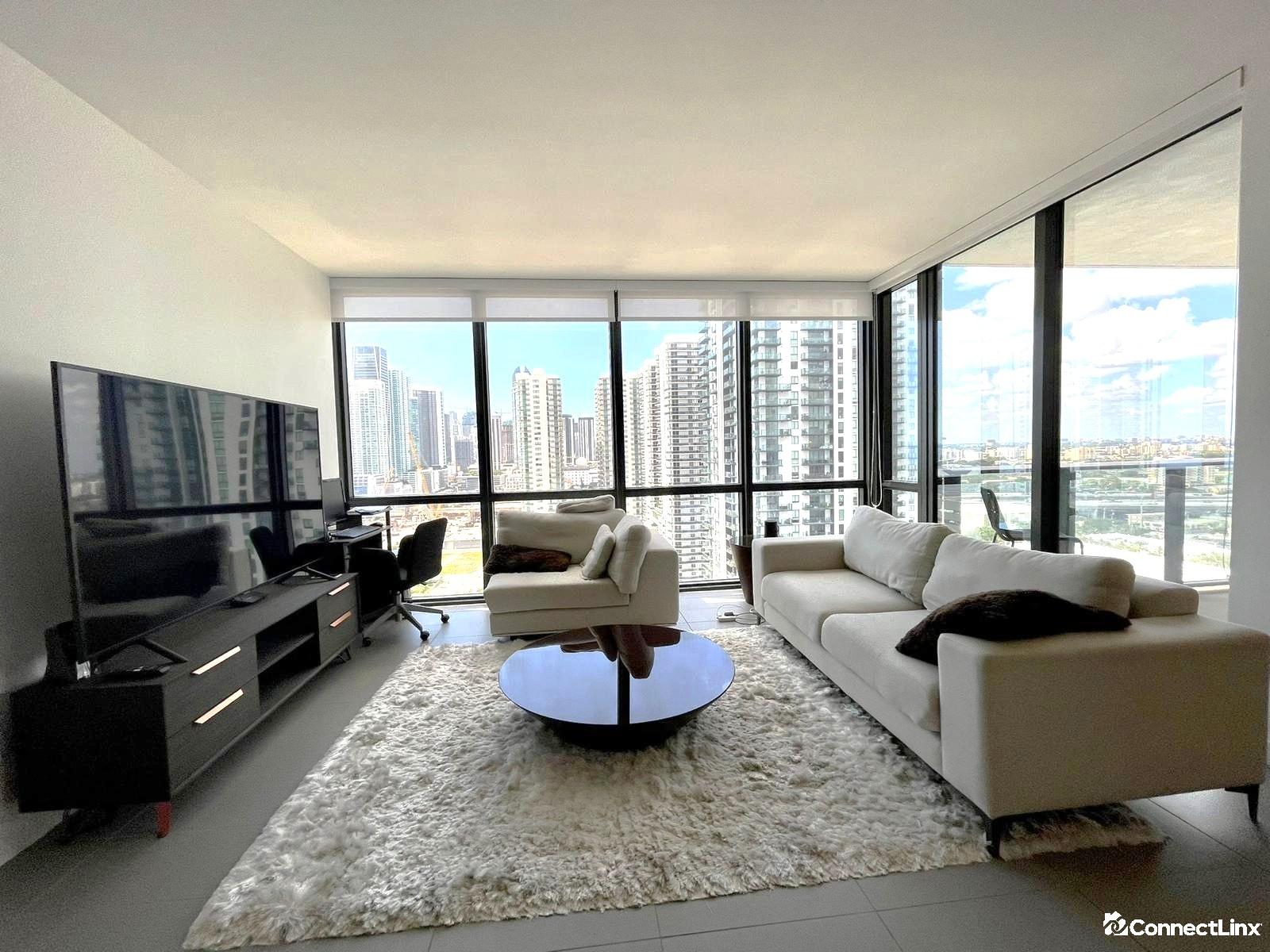 Photo 2 of 2 bed condo in Miami
