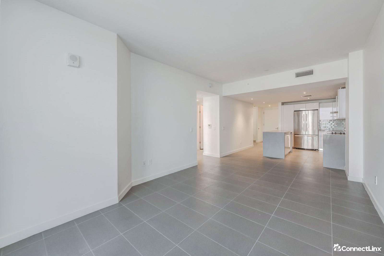 Photo 3 of 1 bed condo in Miami