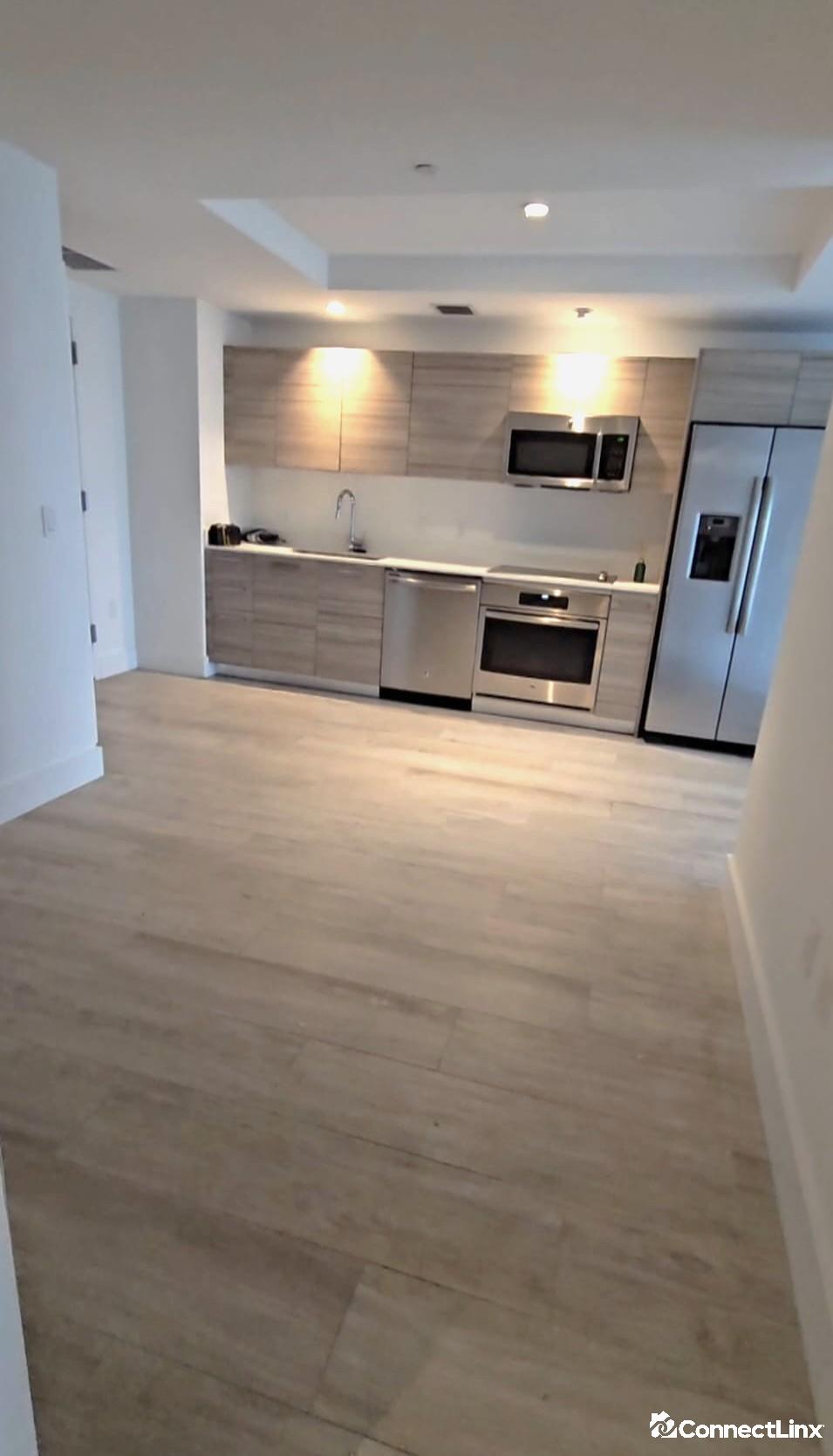 Photo 3 of 1 bed condo in Miami
