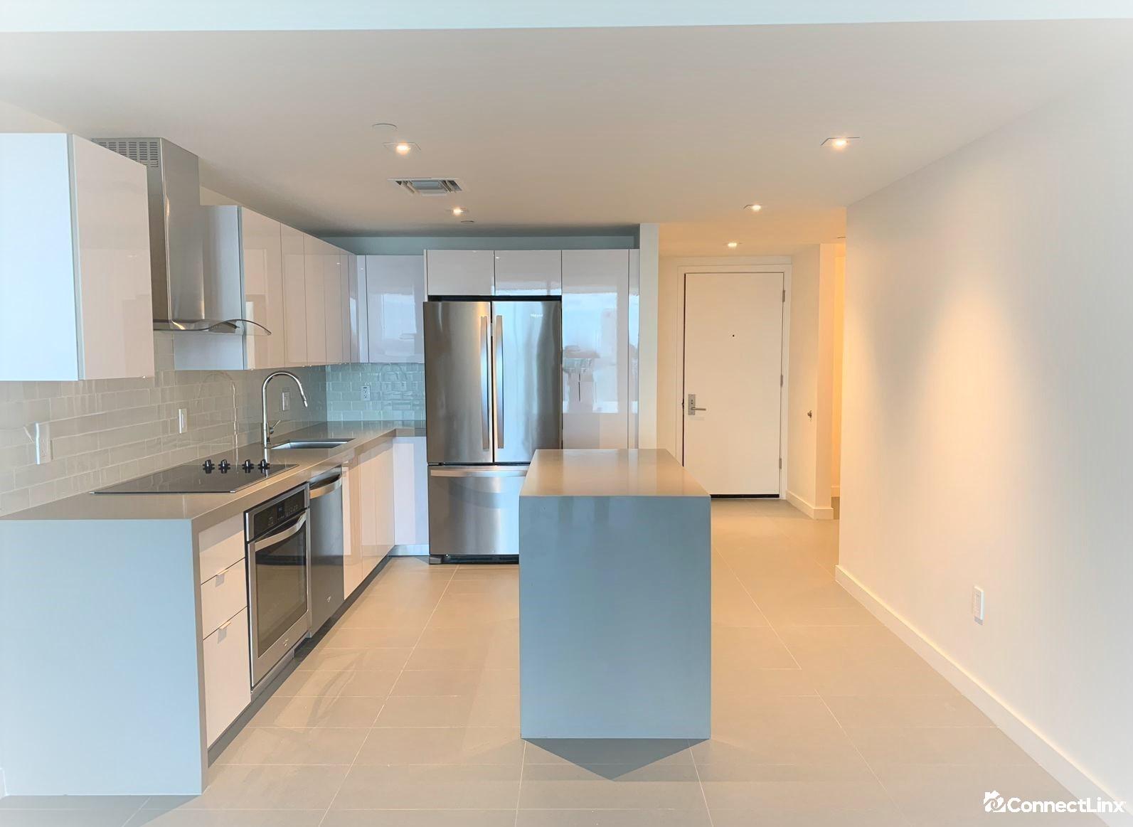 Photo 3 of 1 bed condo in Miami