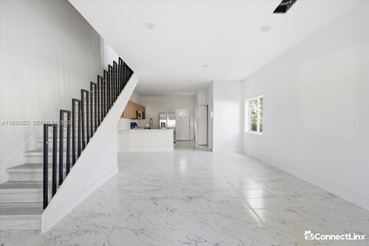 Photo 2 of 3 bed single family home in Miami
